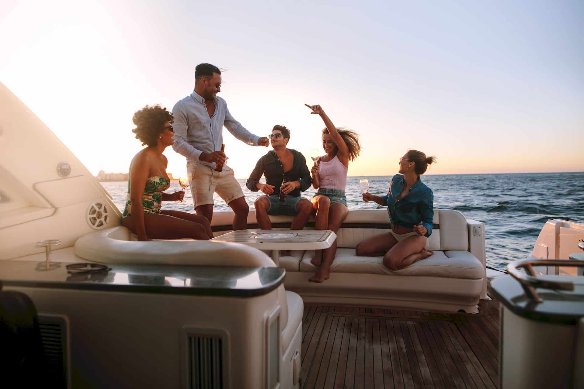 organisez-une-soiree-insolite-sur-un-yacht-sur-la-cote-dazur