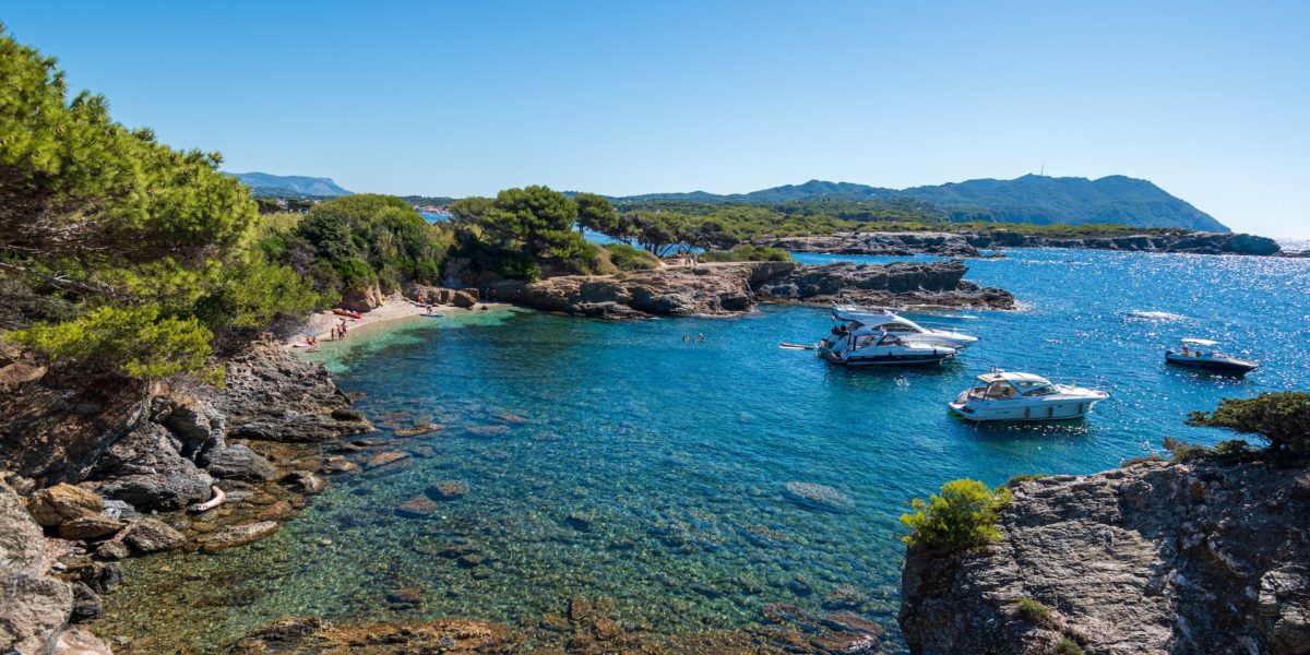 Passez des vacances de rêve sur un yacht sur la Côte d'Azur