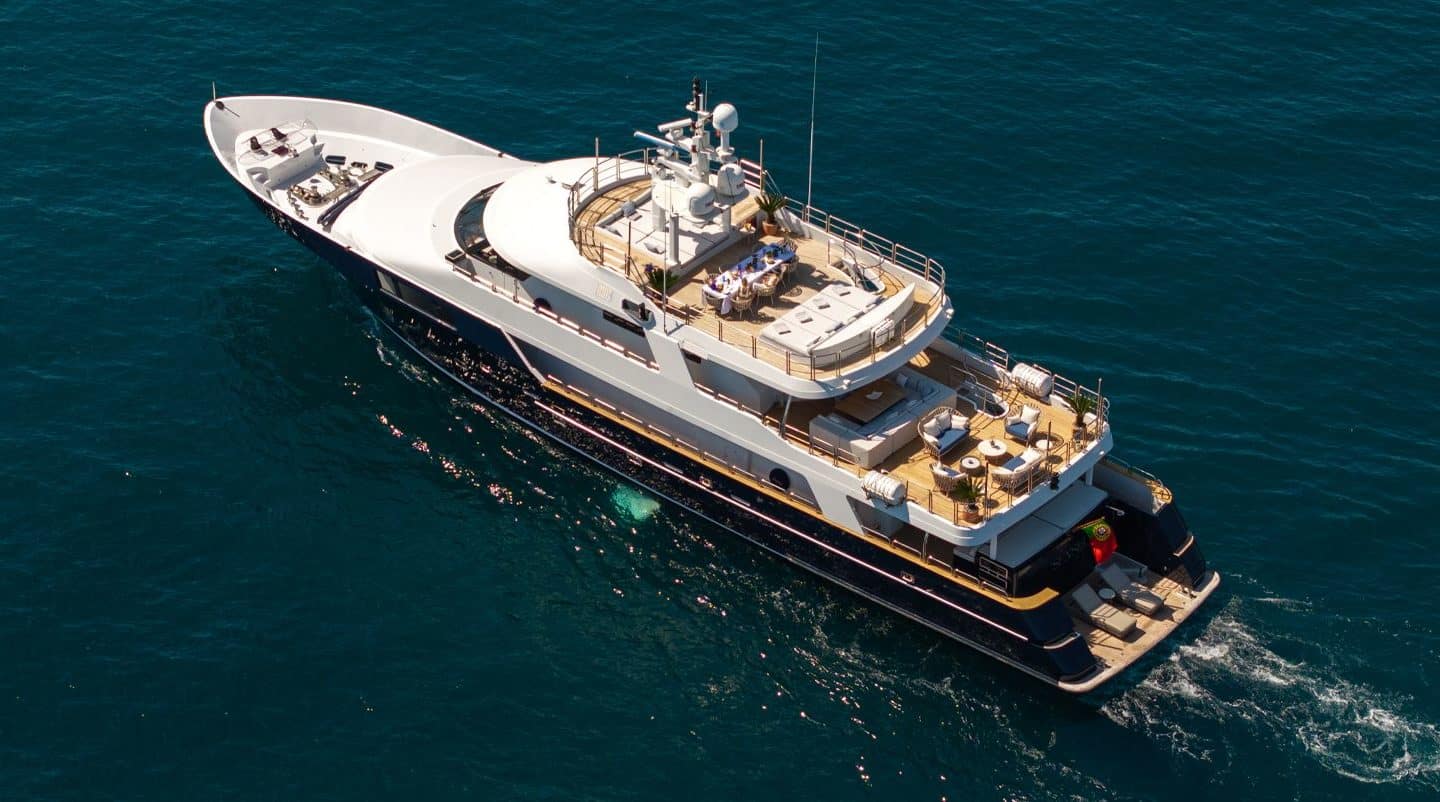 yacht-charter-m-y-sensei