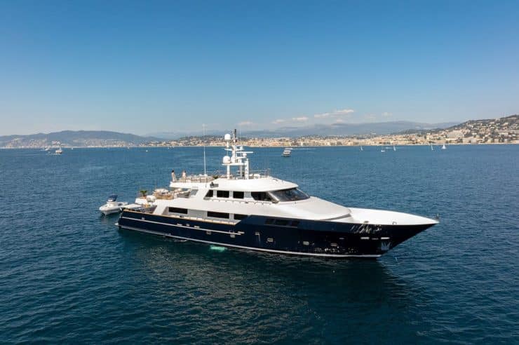 yacht-charter-m-y-sensei
