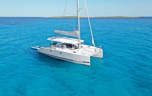 Location d'un catamaran pour une croisière en Méditerranée | Arthaud Yachting