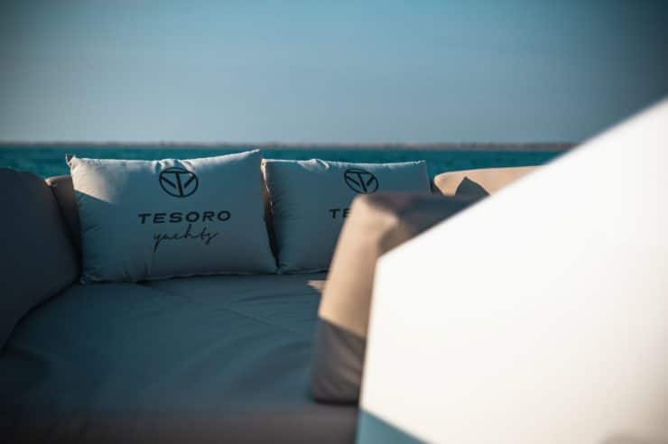 day-charter-rental-m-y-tesoro-40