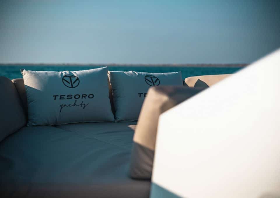 day-charter-rental-m-y-tesoro-40