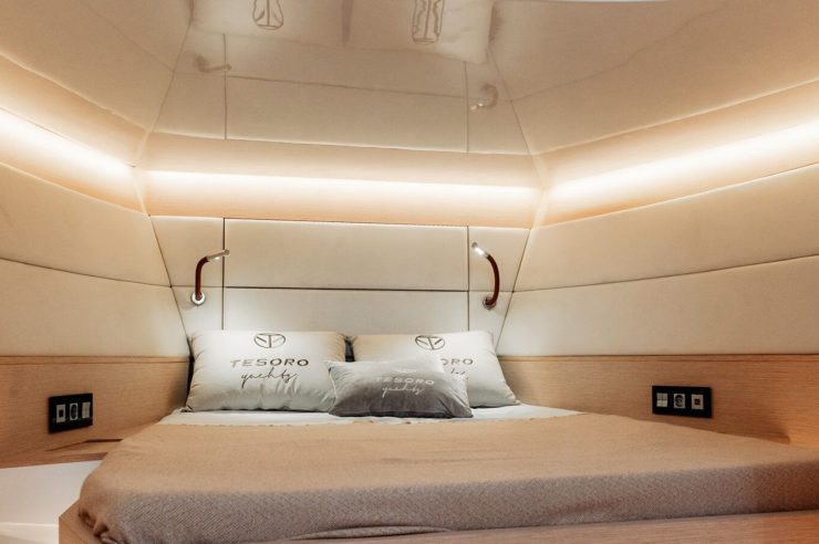 day-charter-rental-m-y-tesoro-40