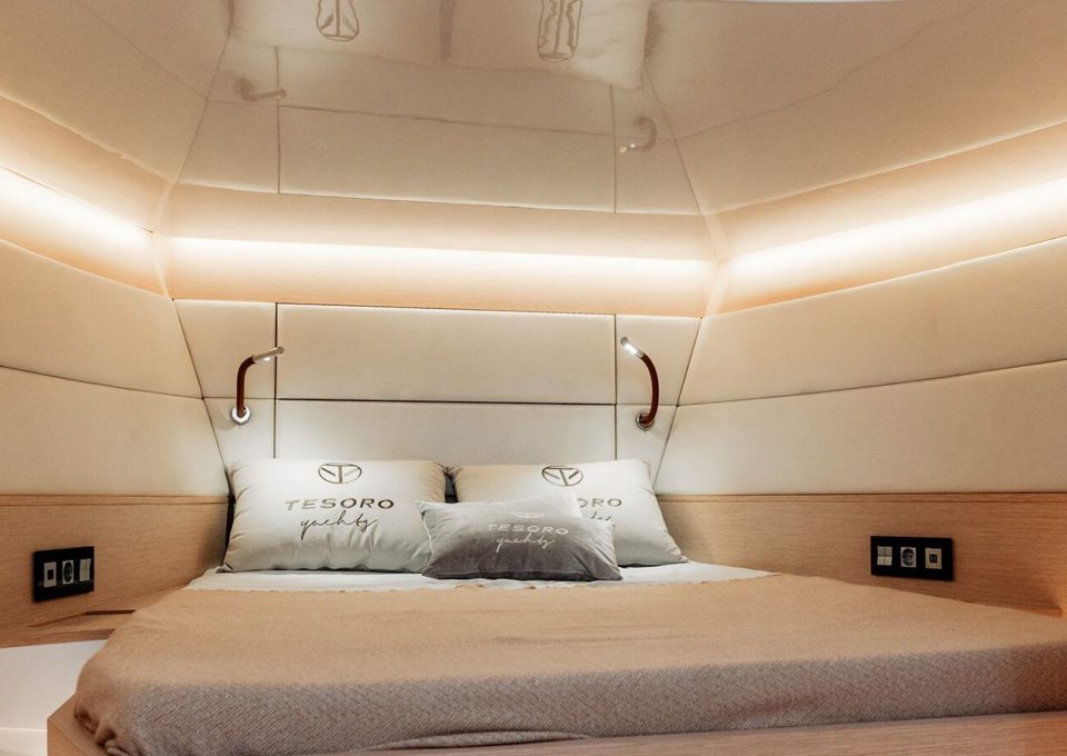 day-charter-rental-m-y-tesoro-40