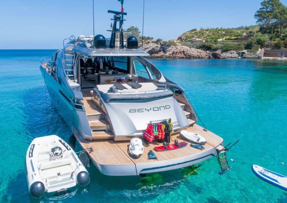 yacht-charter-m-y-beyond