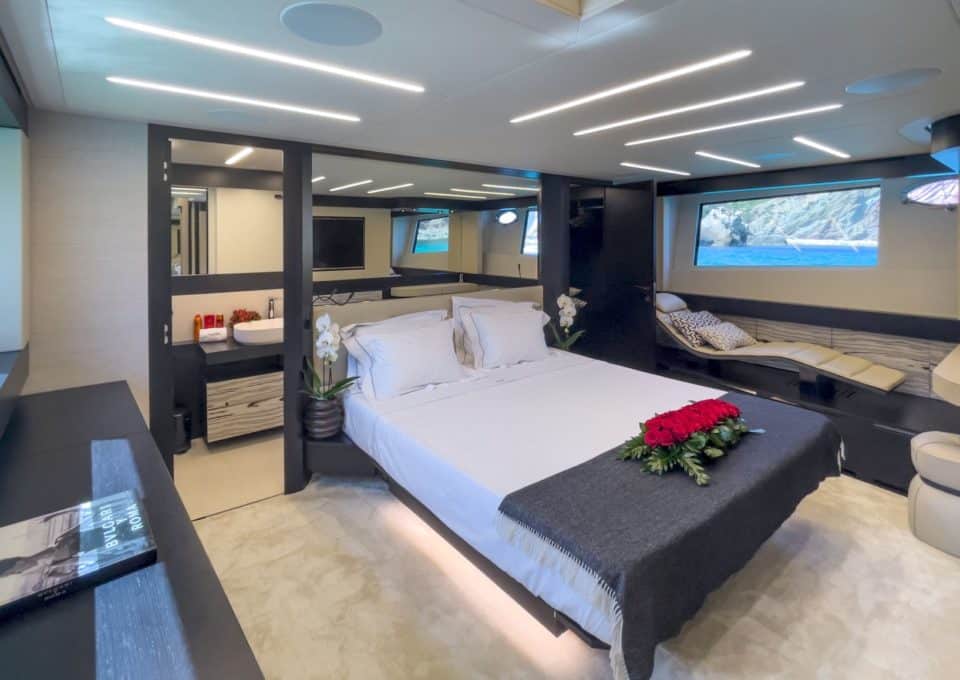 yacht-charter-m-y-beyond
