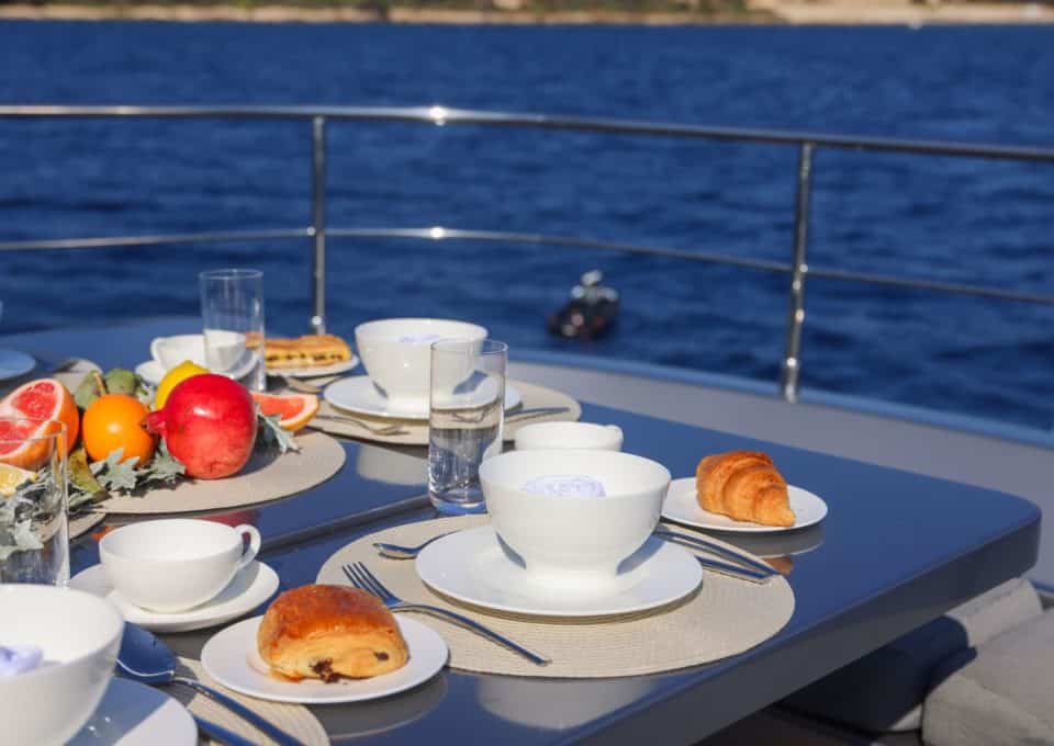 Yacht-charter-MY-MATSU