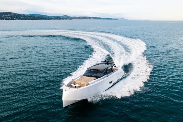 day-charter-rental-yacht-m-y-vanquish-58