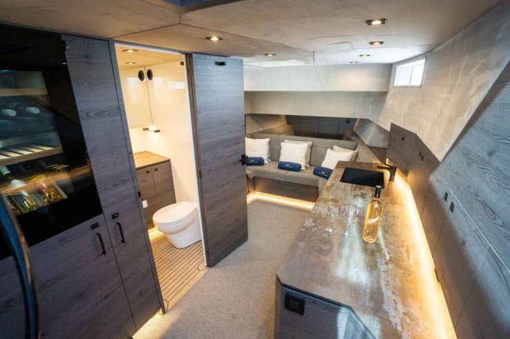 day-charter-rental-yacht-m-y-vanquish-58