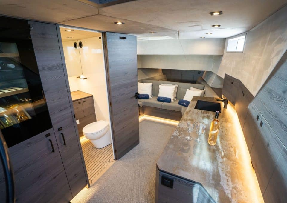 day-charter-rental-yacht-m-y-vanquish-58