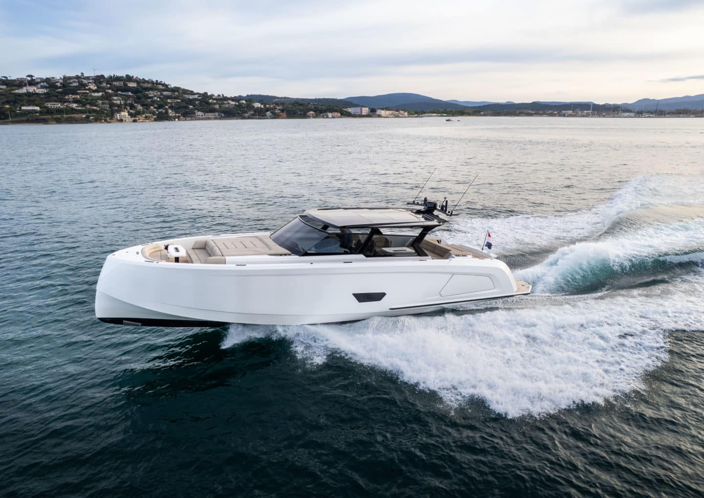 M/Y VANQUISH 58 | Arthaud Yachting day-charter-rental-yacht-m-y-vanquish-58-t-top-1