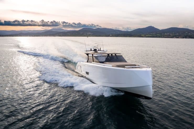 day-charter-rental-yacht-m-y-vanquish-58