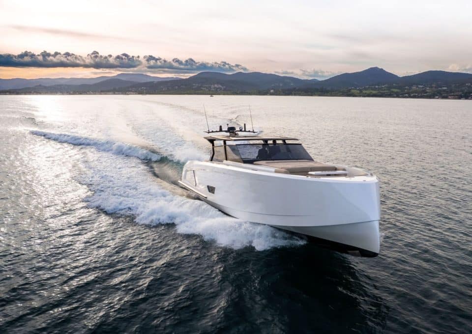 day-charter-rental-yacht-m-y-vanquish-58