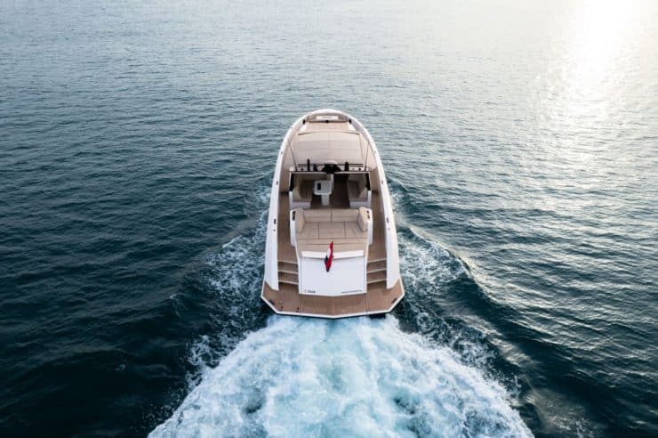 day-charter-rental-yacht-m-y-vanquish-58