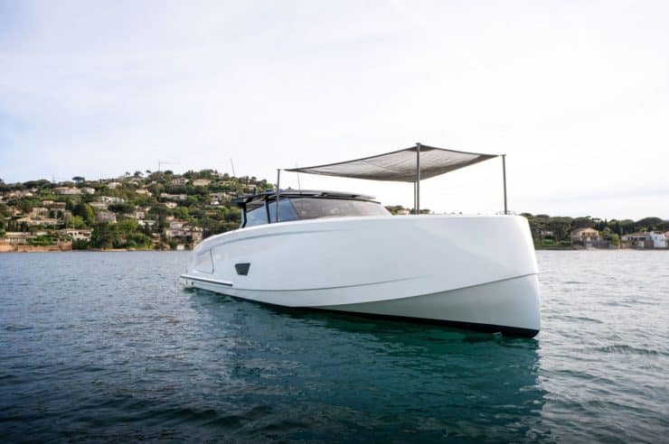 day-charter-rental-yacht-m-y-vanquish-58