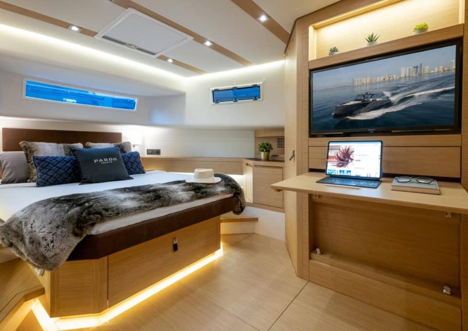 Yacht-charter-PARDO 50