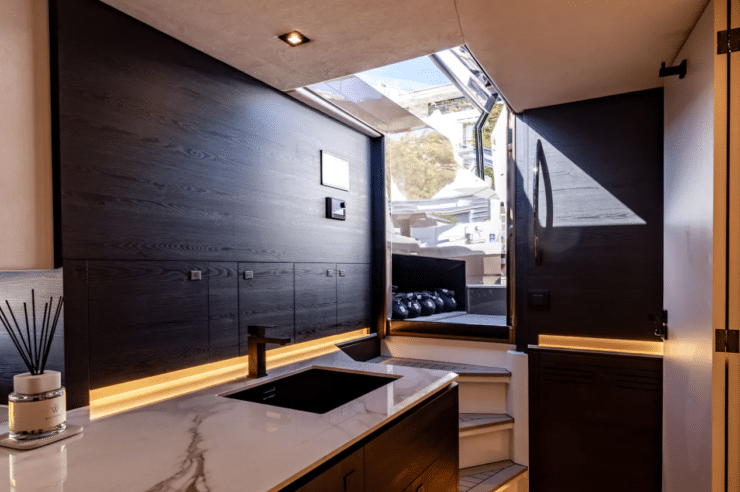 Yacht-charter- Vanquish 45 T top