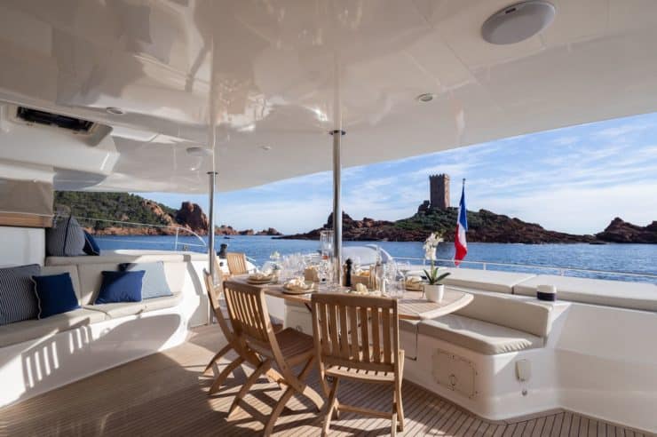 location-catamaran-s-y-galathea-65