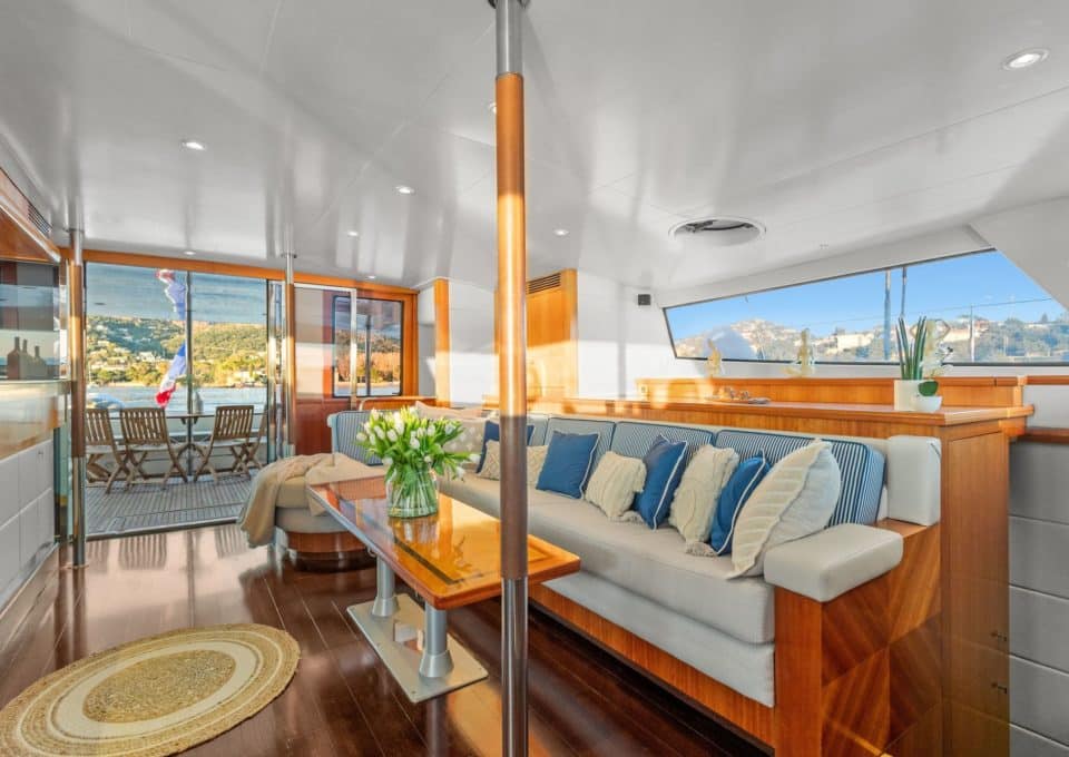 location-catamaran-s-y-galathea-65