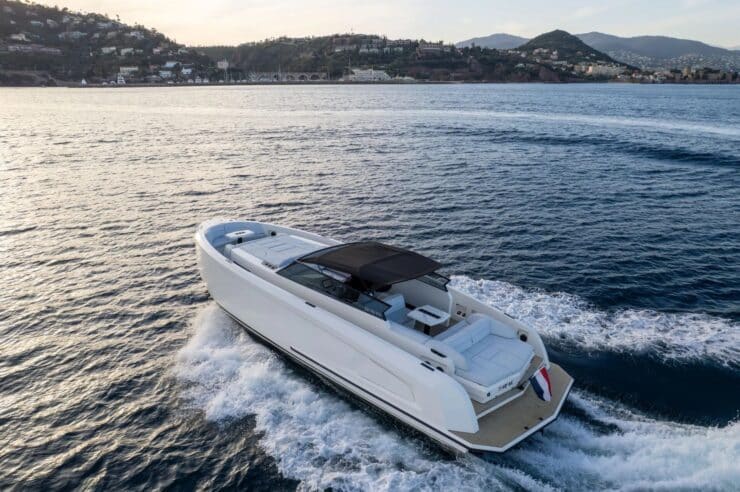 day-charter-yacht-rental-m-y-vanquish-45