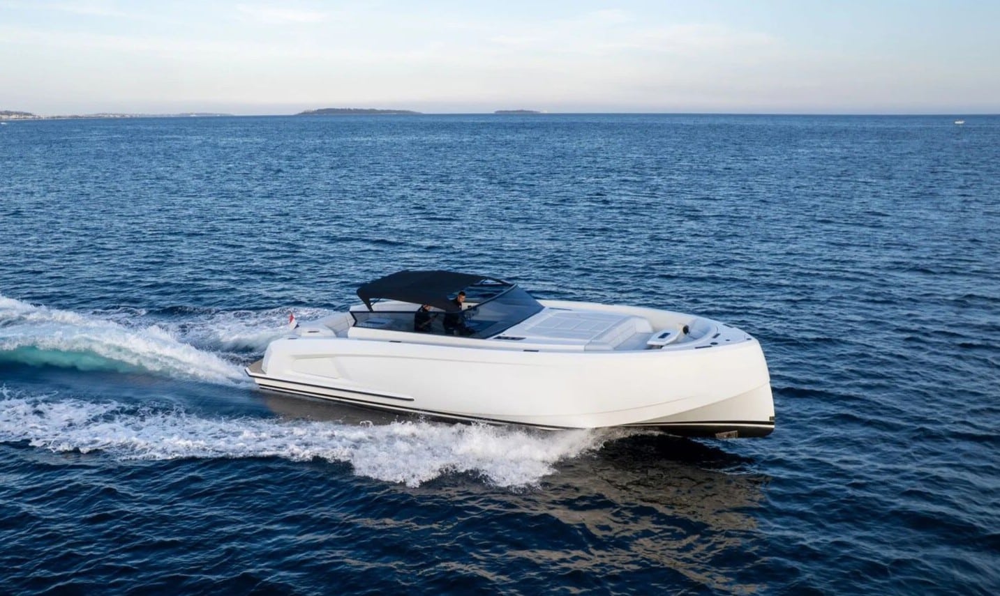 M/Y VANQUISH 45 | Arthaud Yachting day-charter-yacht-rental-m-y-vanquish-45