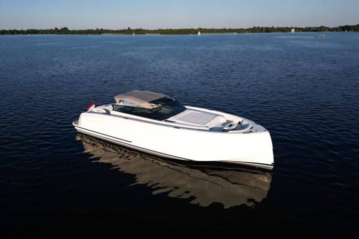 day-charter-yacht-rental-m-y-vanquish-45