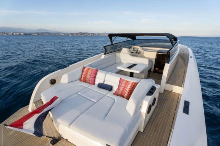day-charter-yacht-rental-m-y-vanquish-45