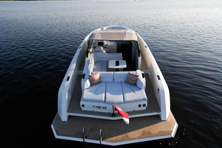 day-charter-yacht-rental-m-y-vanquish-45