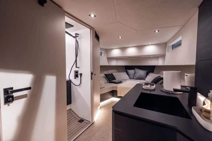 yacht-day-charter-m-y-vanquish-45
