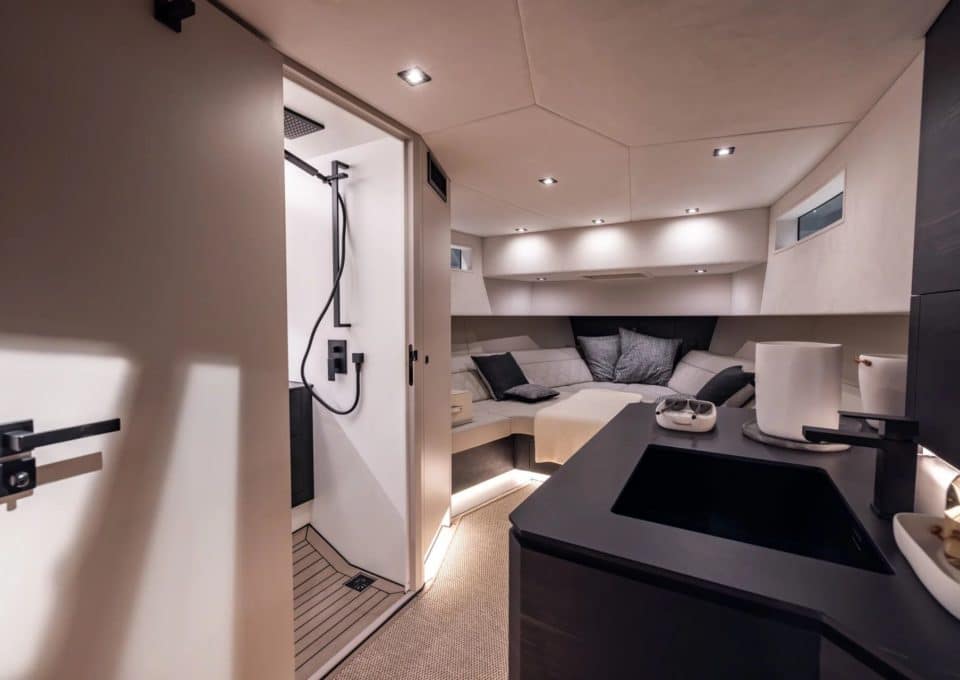 yacht-day-charter-m-y-vanquish-45