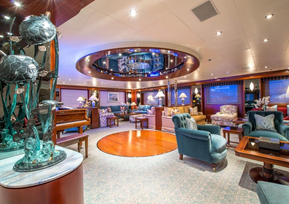 Yacht-charter-LAUREN_L