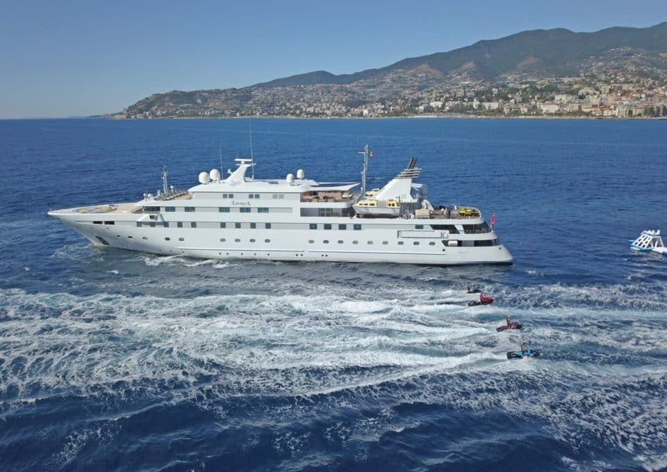 Yacht-charter-LAUREN_L