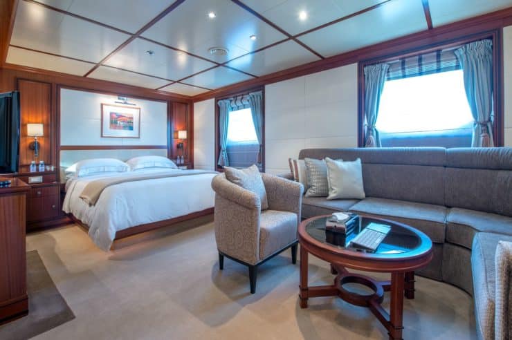 Yacht-charter-LAUREN_L