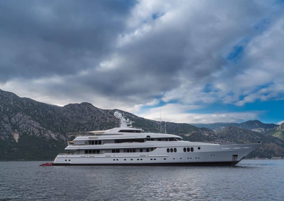 Yacht-charter-TRIDENT