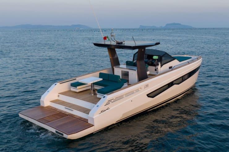 day-charter-rental-m-y-fiart-39