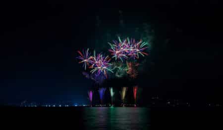 feu d-artifice cannes - yacht - luxe - arthaud yachting