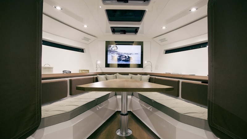 Day-charter-rental-m-y-evo-43