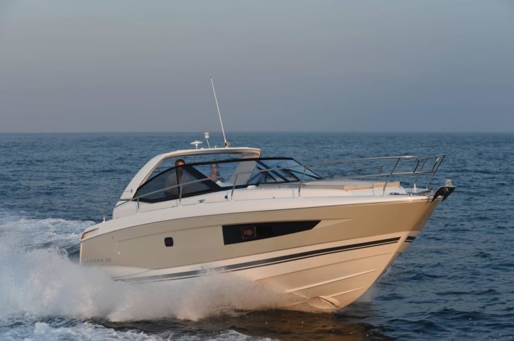 day-charter-yacht-rental-m-y-leader-36