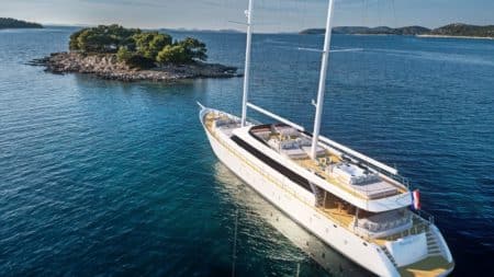 Location-Yacht-Charter-M-S-Aurum-Sky