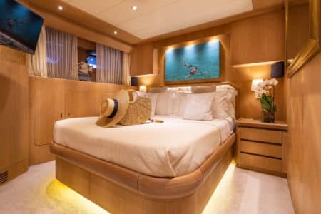 Les meilleurs yachts pour héberger votre équipe pendant les congrès | Arthaud Yachting location-yacht-charter-MY-Pandion-Greece