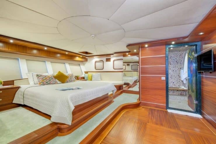 yacht-charter-m-y-dragonfly