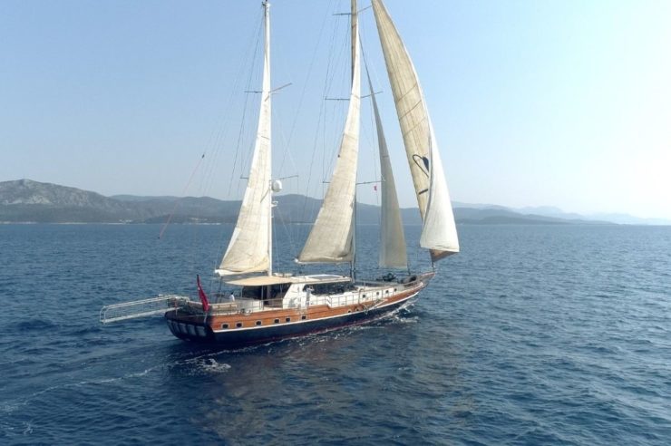 yacht-charter-m-y-dragonfly