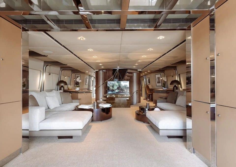 yacht-charter-m-y-pandion