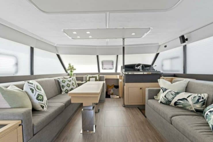 location-journée-navire-m-y-fountaine-pajot-44