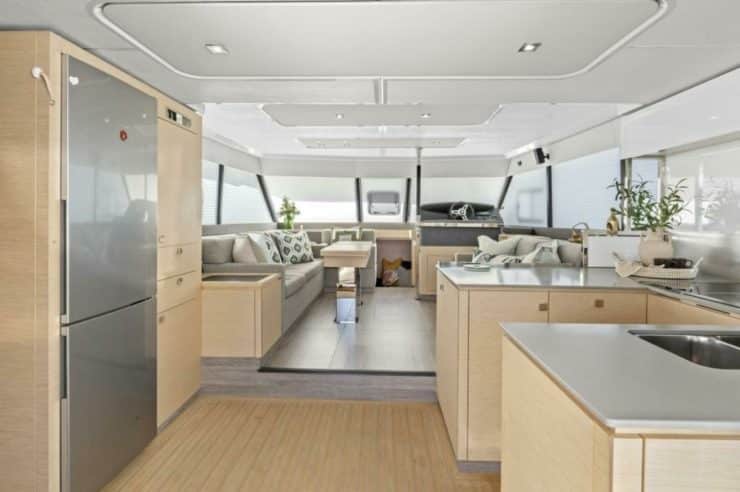 location-journée-navire-m-y-fountaine-pajot-44