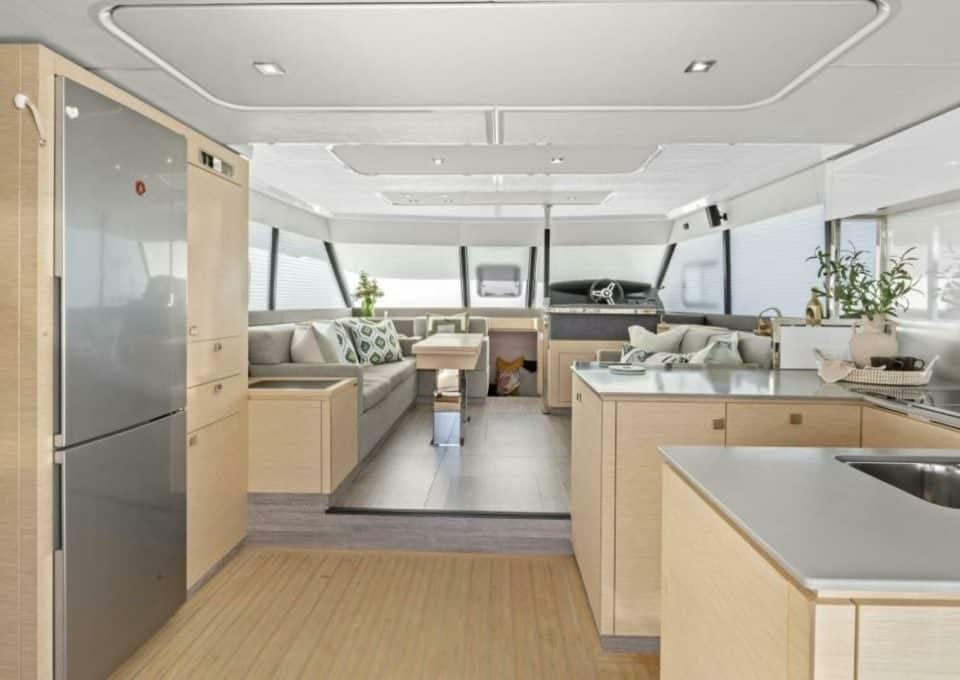 location-journée-navire-m-y-fountaine-pajot-44