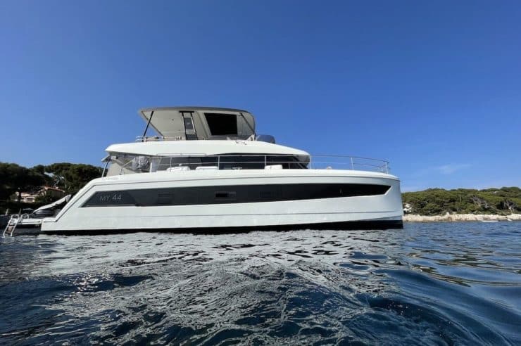 location-journée-navire-m-y-fountaine-pajot-44