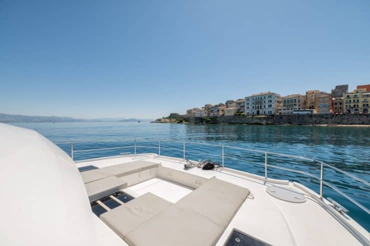 location-journée-navire-m-y-fountaine-pajot-44