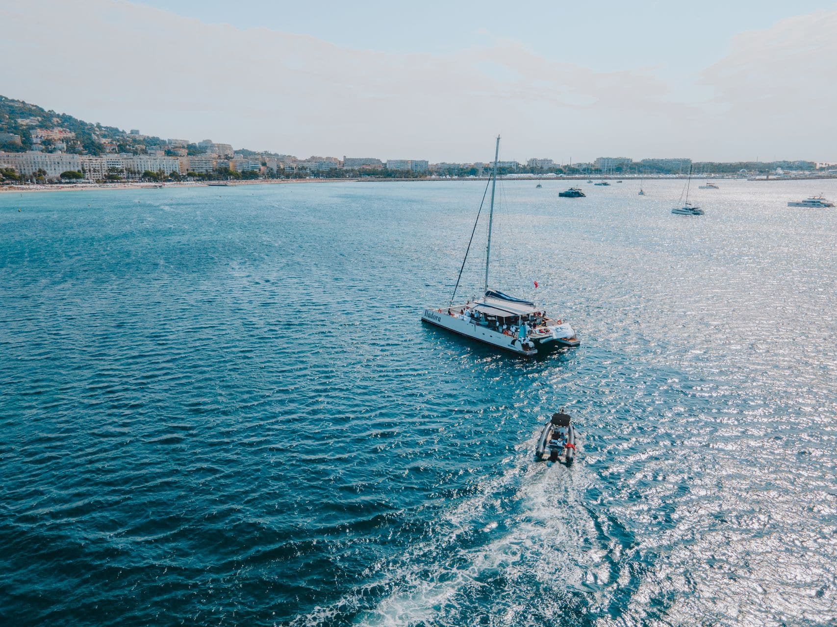 pourquoi-opter-pour-un-maxi-catamaran-pour-vos-sorties-en-mer